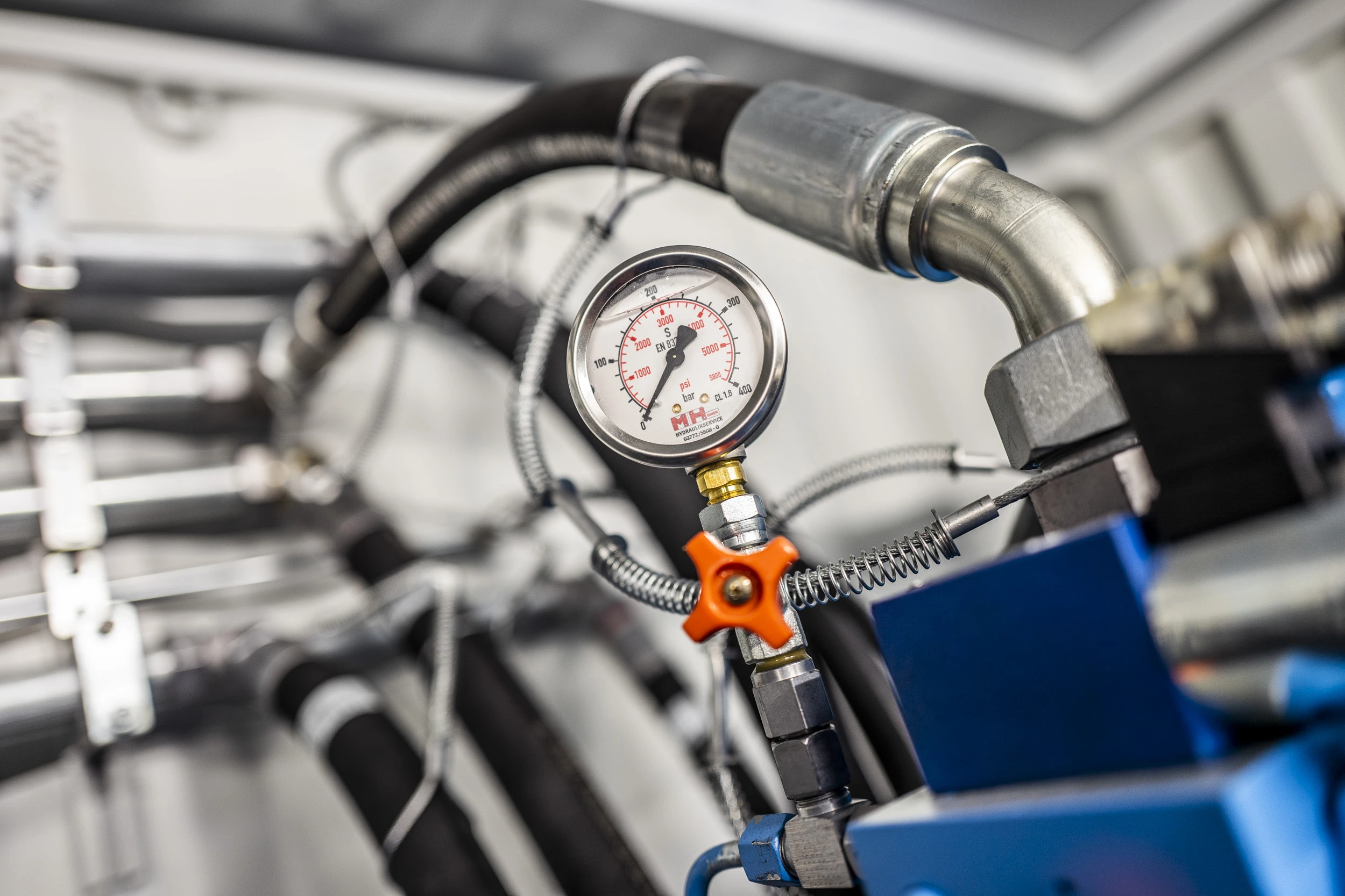 Hydraulikmotoren auf Grundplatte — MH Hydraulikservice